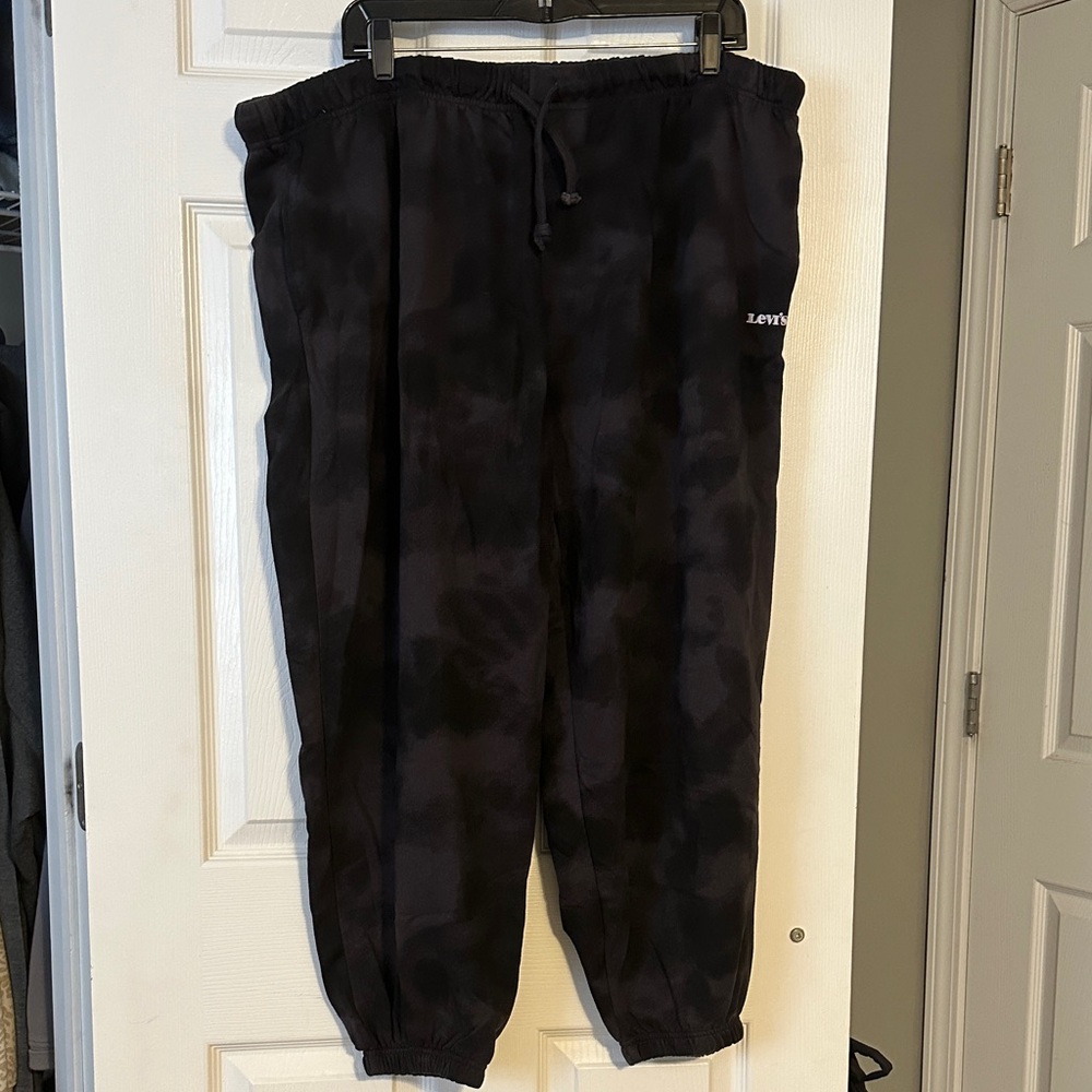 Levi's Dark Tie-Dye sweatpants